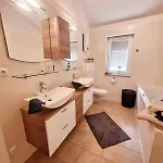 Luxurioeses, Familienfreundliches ,,amy,, Mit Whirlpoolwanne, Kamin Und Garten Holiday home *