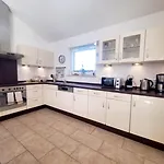 Holiday home Luxurioeses, Familienfreundliches ,,amy,, Mit Whirlpoolwanne, Kamin Und Garten *