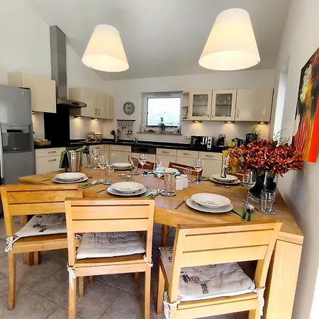 Luxurioeses, Familienfreundliches ,,amy,, Mit Whirlpoolwanne, Kamin Und Garten Semesterbostad Hinterhausen