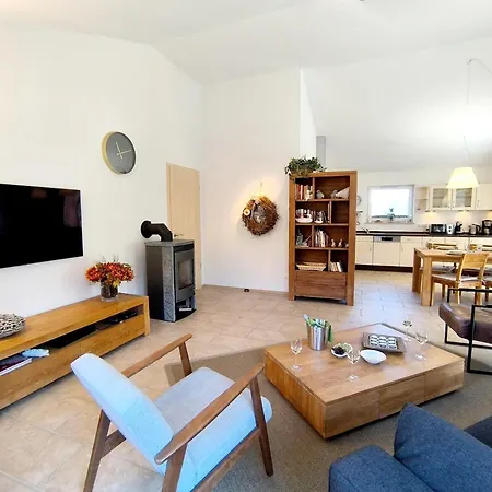 Luxurioeses, Familienfreundliches ,,amy,, Mit Whirlpoolwanne, Kamin Und Garten Hinterhausen