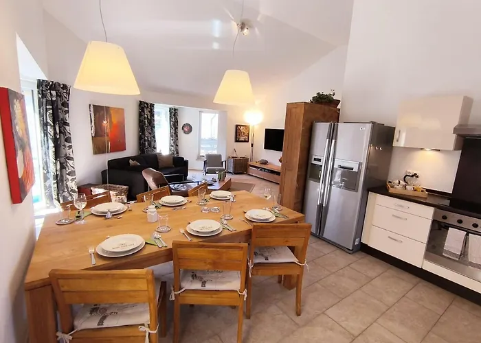 Luxurioeses, Familienfreundliches ,,amy,, Mit Whirlpoolwanne, Kamin Und Garten * Hinterhausen