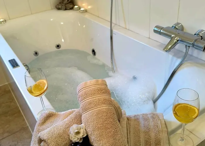 Luxurioeses, Familienfreundliches ,,amy,, Mit Whirlpoolwanne, Kamin Und Garten Dom wakacyjny Hinterhausen