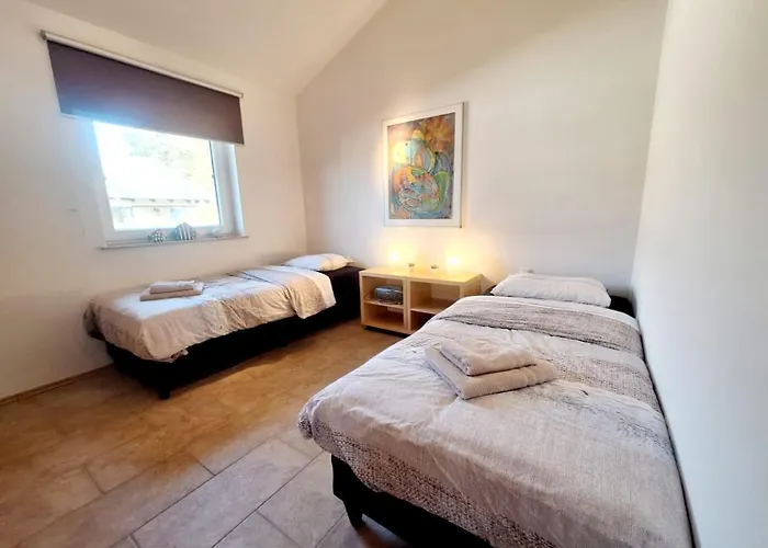 Dom wakacyjny Luxurioeses, Familienfreundliches ,,amy,, Mit Whirlpoolwanne, Kamin Und Garten Hinterhausen