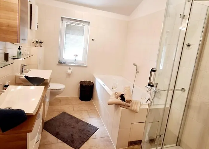 Luxurioeses, Familienfreundliches ,,amy,, Mit Whirlpoolwanne, Kamin Und Garten Hinterhausen