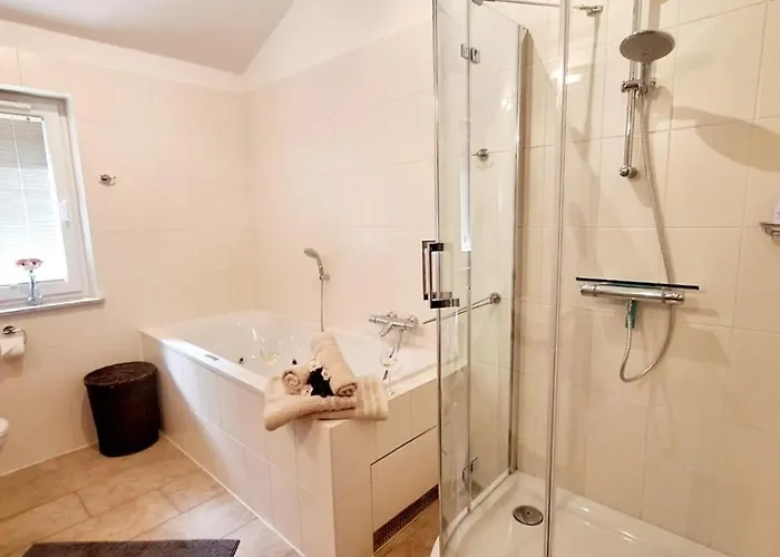 Luxurioeses, Familienfreundliches ,,amy,, Mit Whirlpoolwanne, Kamin Und Garten * Hinterhausen