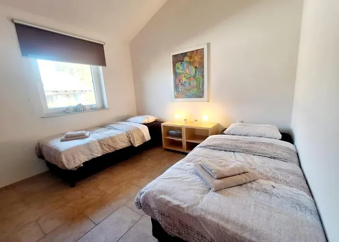 Dom wakacyjny Luxurioeses, Familienfreundliches ,,amy,, Mit Whirlpoolwanne, Kamin Und Garten Hinterhausen