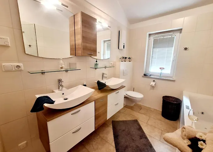 Luxurioeses, Familienfreundliches ,,amy,, Mit Whirlpoolwanne, Kamin Und Garten Dom wakacyjny Hinterhausen