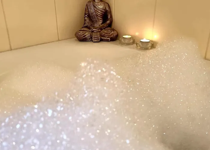 Luxurioeses, Familienfreundliches ,,amy,, Mit Whirlpoolwanne, Kamin Und Garten Hinterhausen