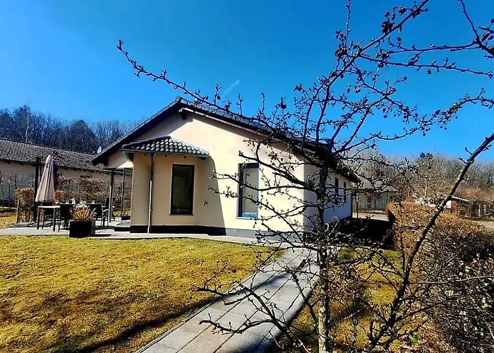 Luxurioeses, Familienfreundliches ,,amy,, Mit Whirlpoolwanne, Kamin Und Garten Dom wakacyjny